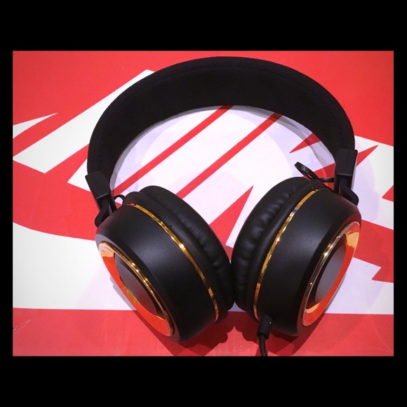 🔥COMFORTABLE HEADPHONES🔥(wired) - Picture 1 of 2